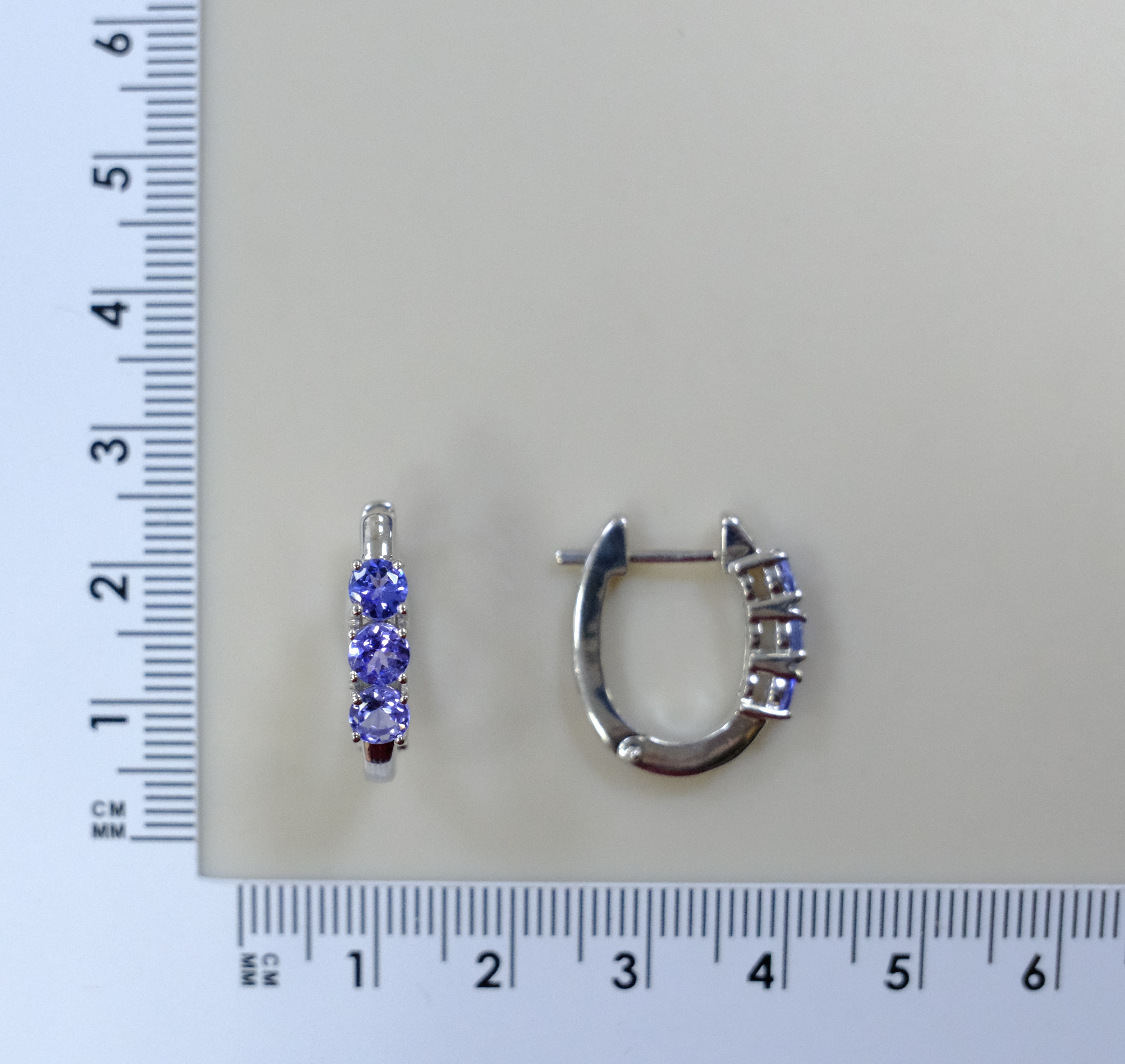 Серебряные серьги с танзанитами